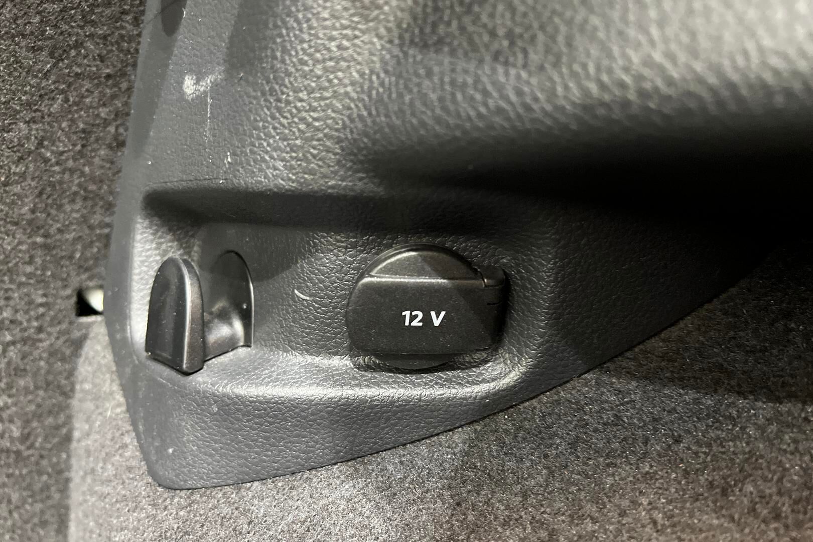 Volkswagen Golf iso kuva 17