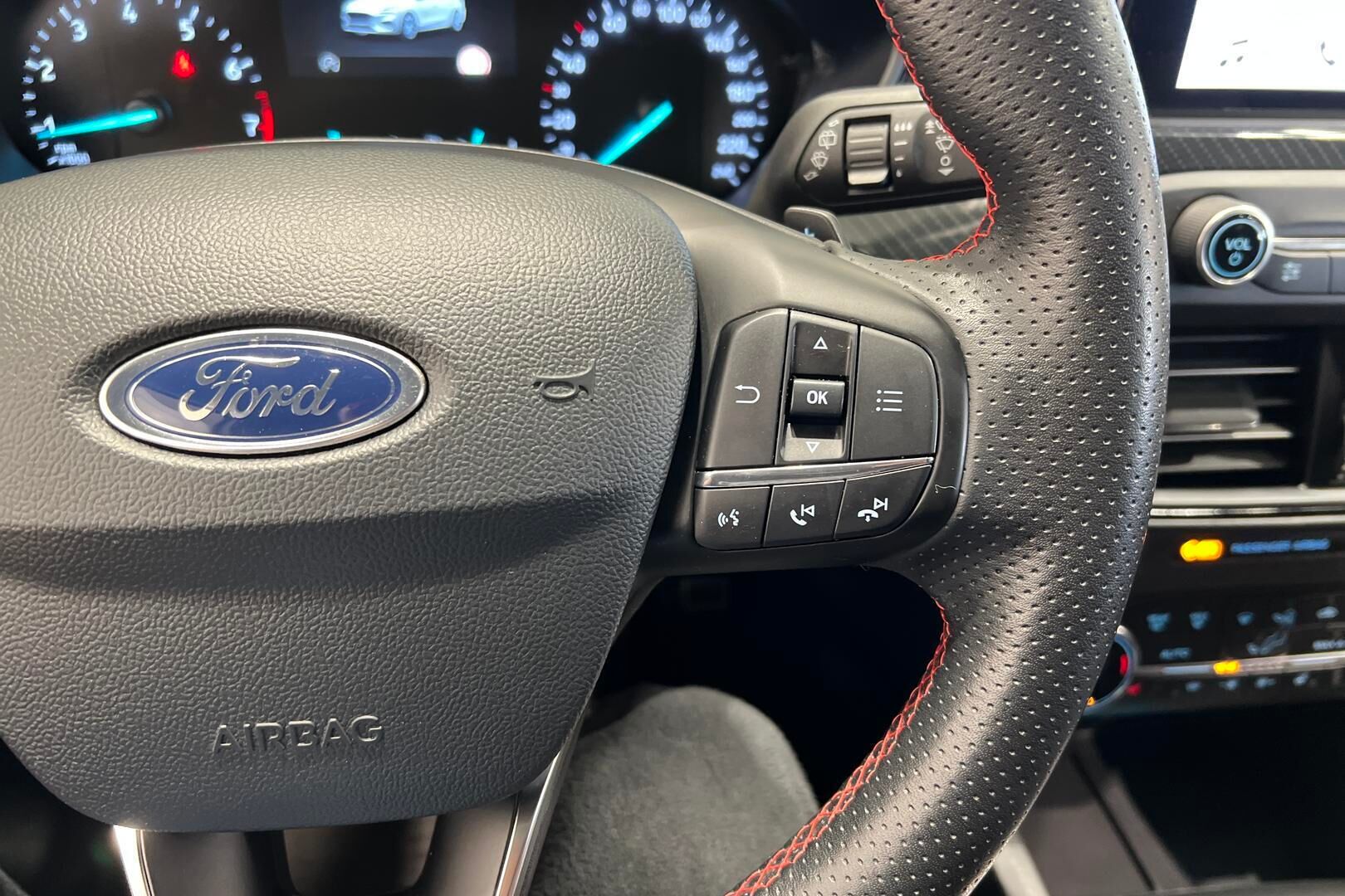 Ford Focus iso kuva 20