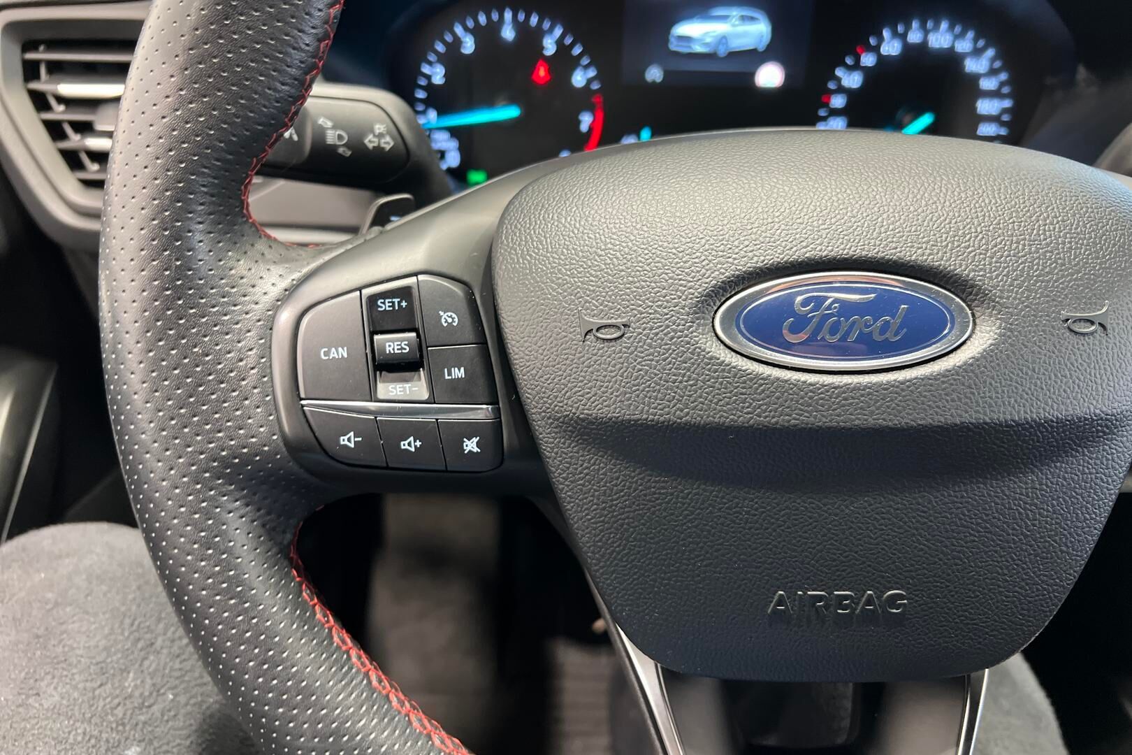 Ford Focus iso kuva 21