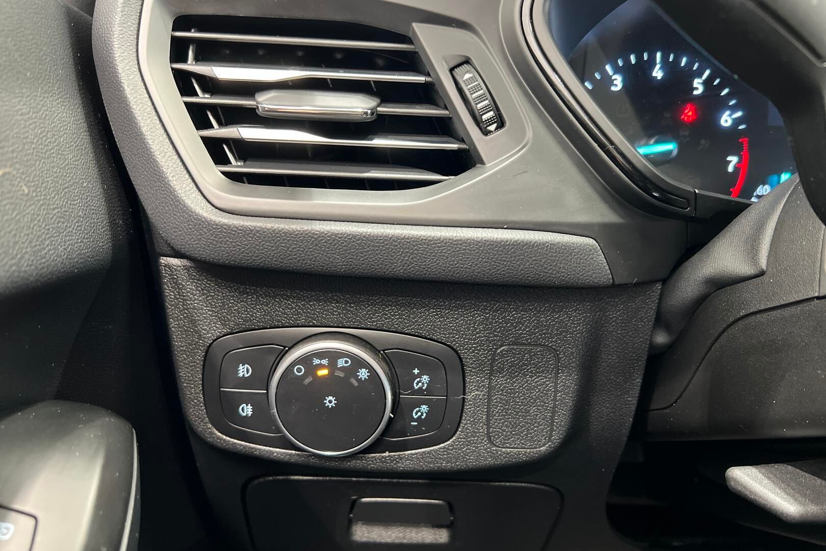Ford Focus iso kuva 22