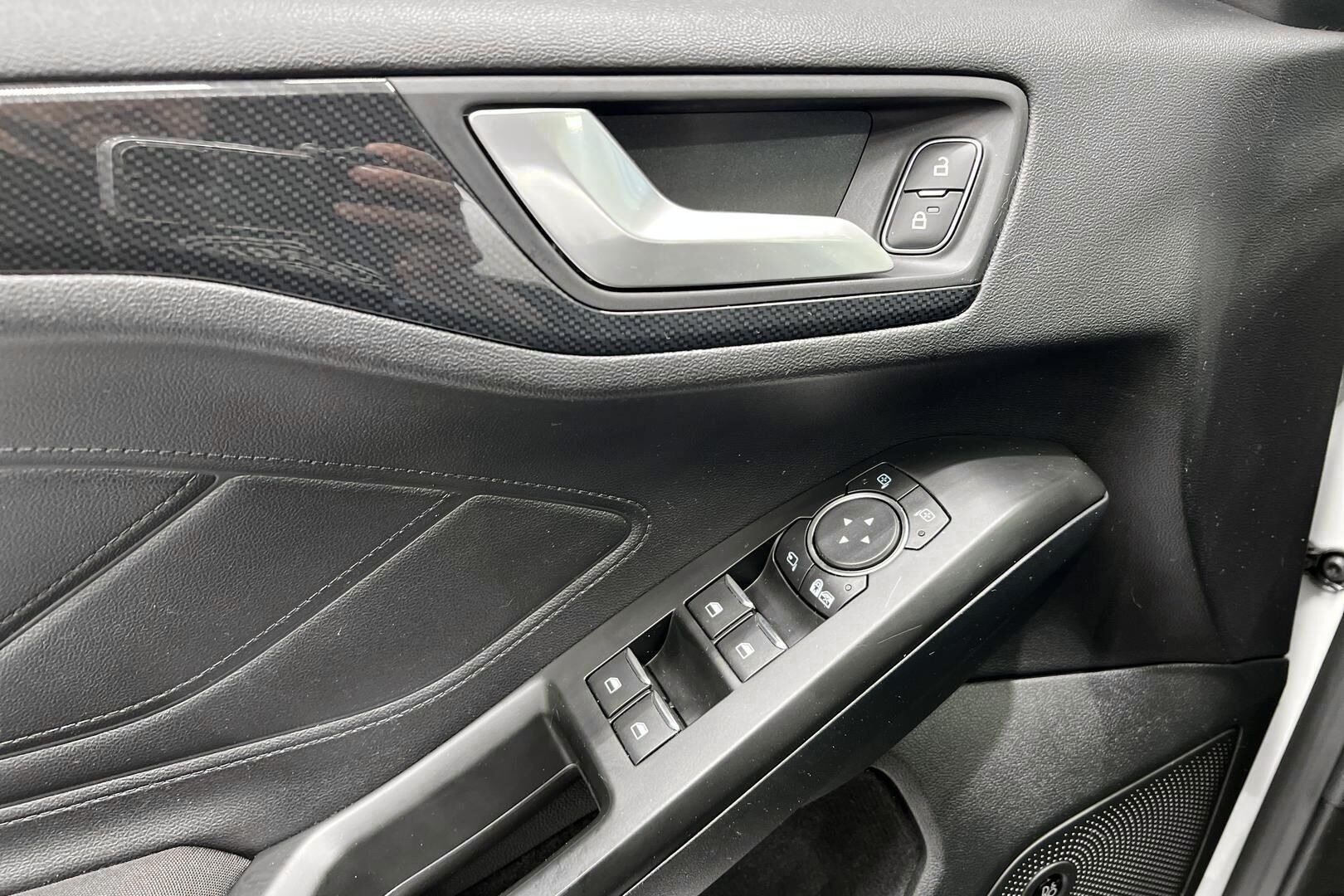 Ford Focus iso kuva 23