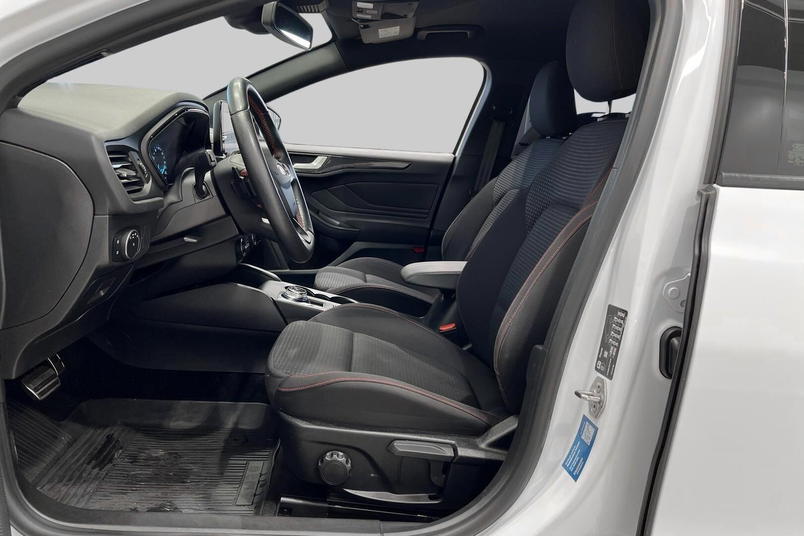 Ford Focus iso kuva 8