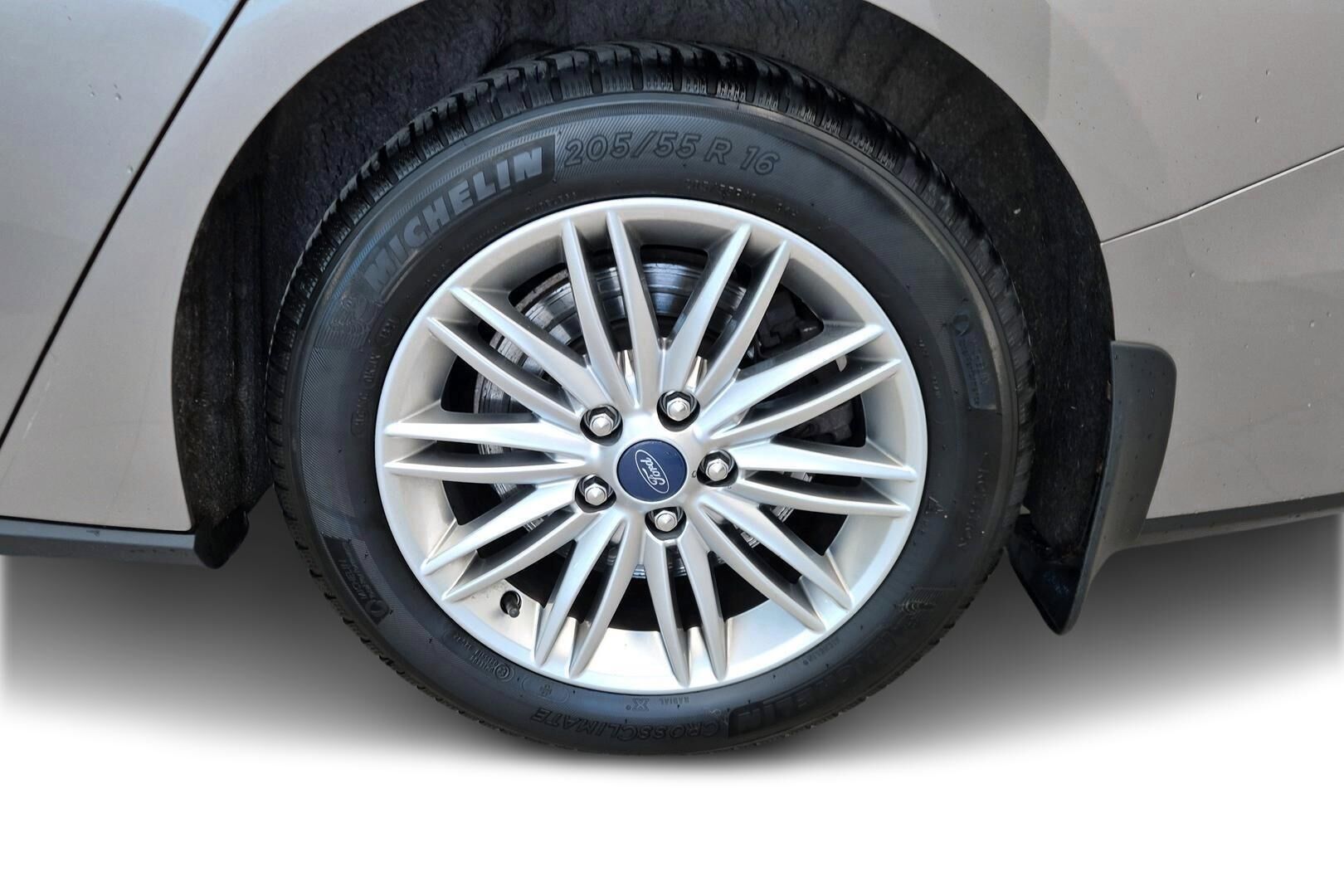 Ford Focus iso kuva 21