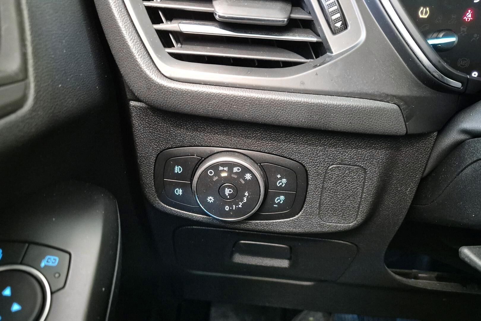 Ford Focus iso kuva 15