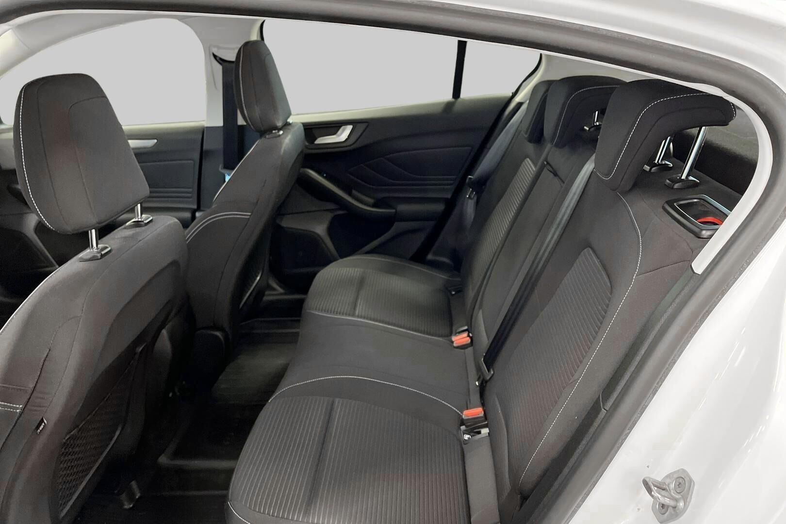 Ford Focus iso kuva 24