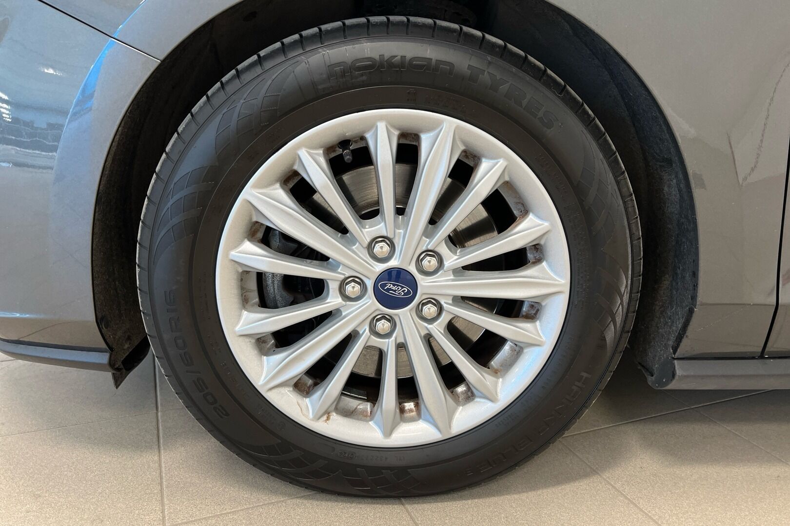Ford Focus iso kuva 9