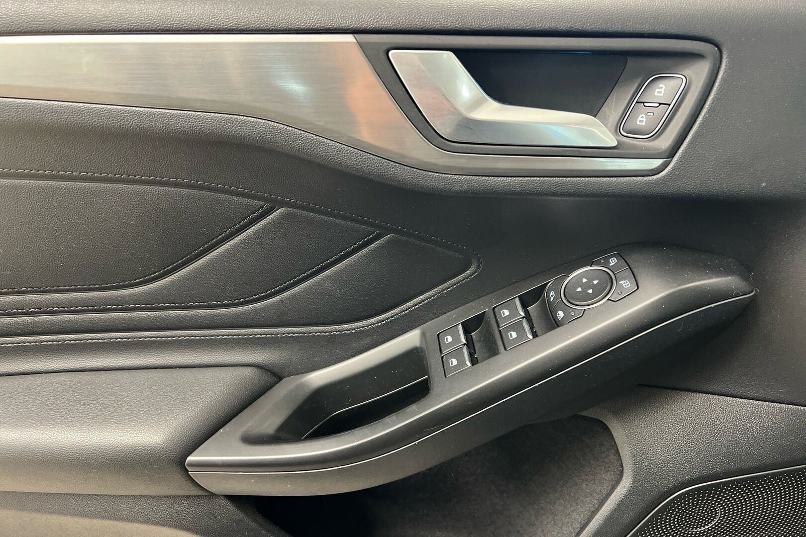 Ford Focus iso kuva 16