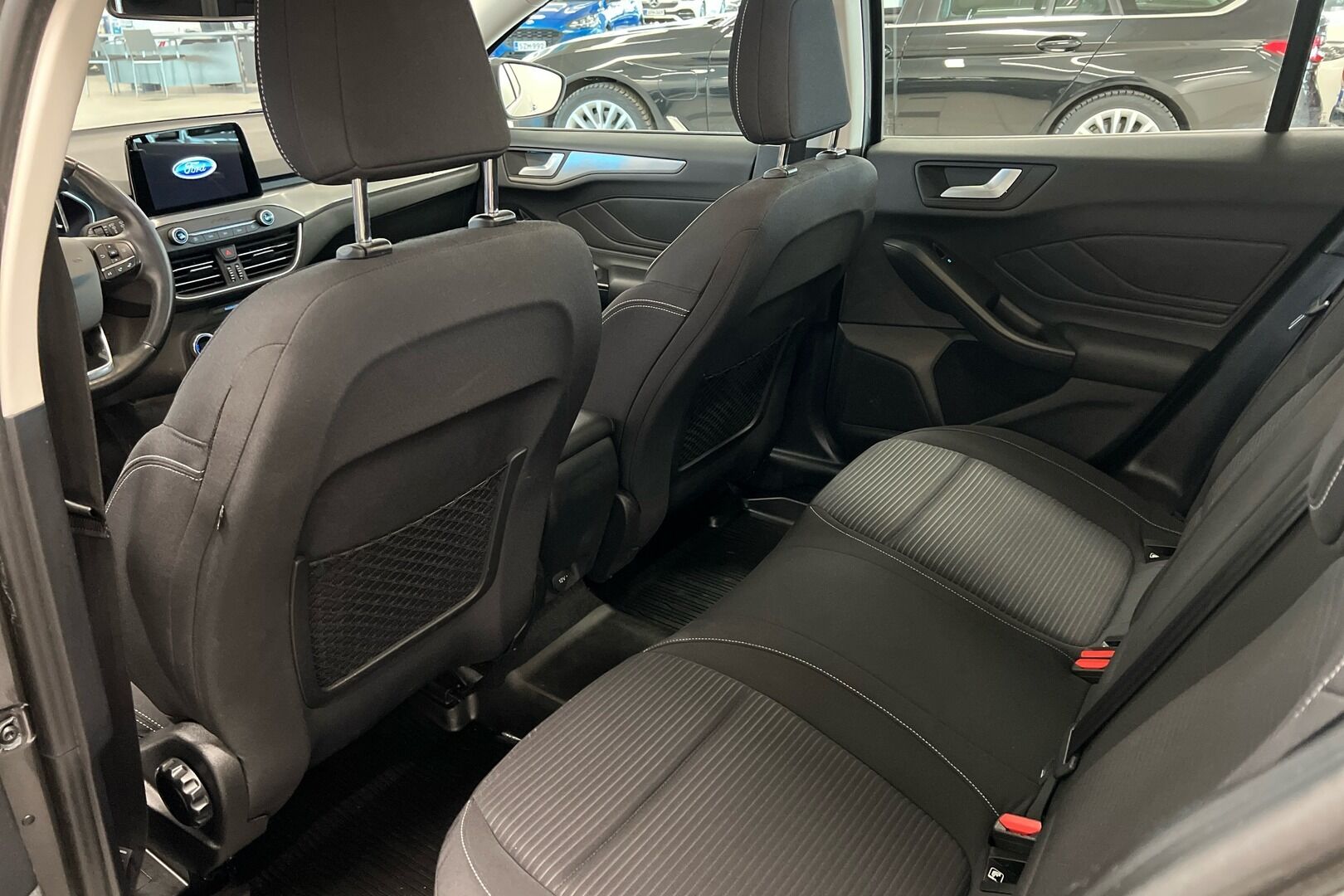 Ford Focus iso kuva 8