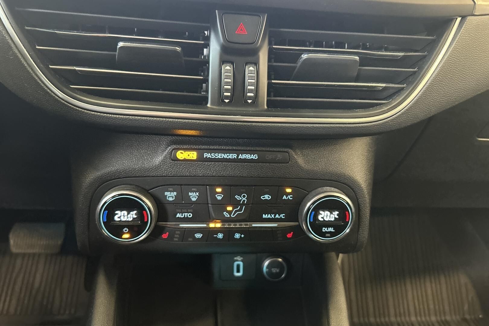 Ford Focus iso kuva 21