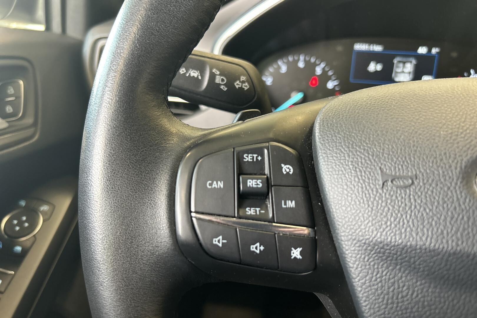 Ford Focus iso kuva 6