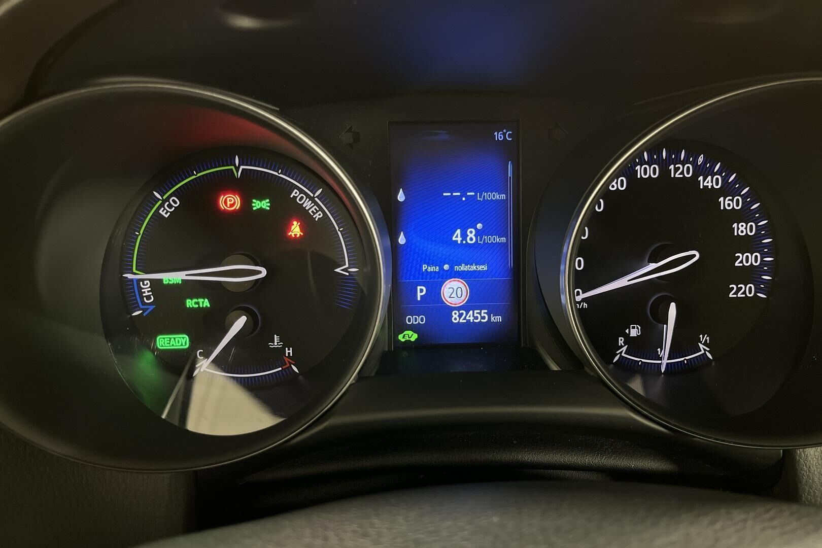 Toyota C-HR iso kuva 6