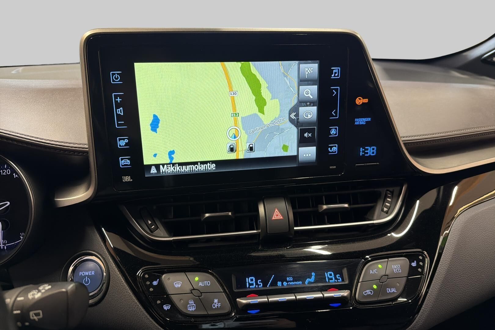 Toyota C-HR iso kuva 17