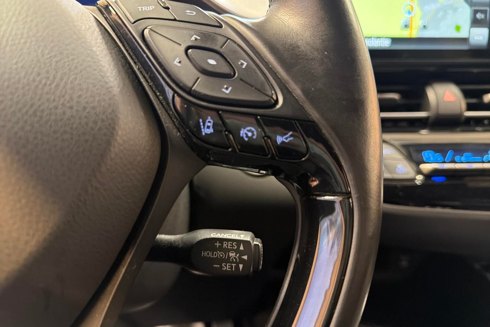 Toyota C-HR iso kuva 18