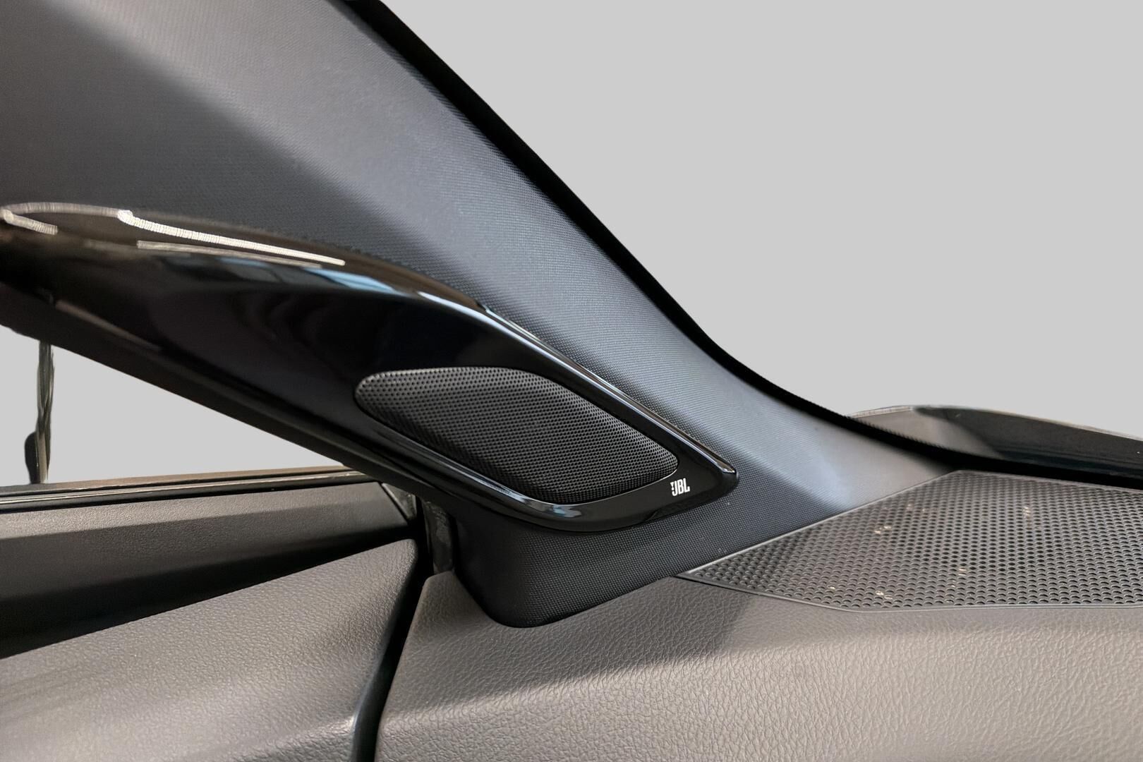 Toyota C-HR iso kuva 19