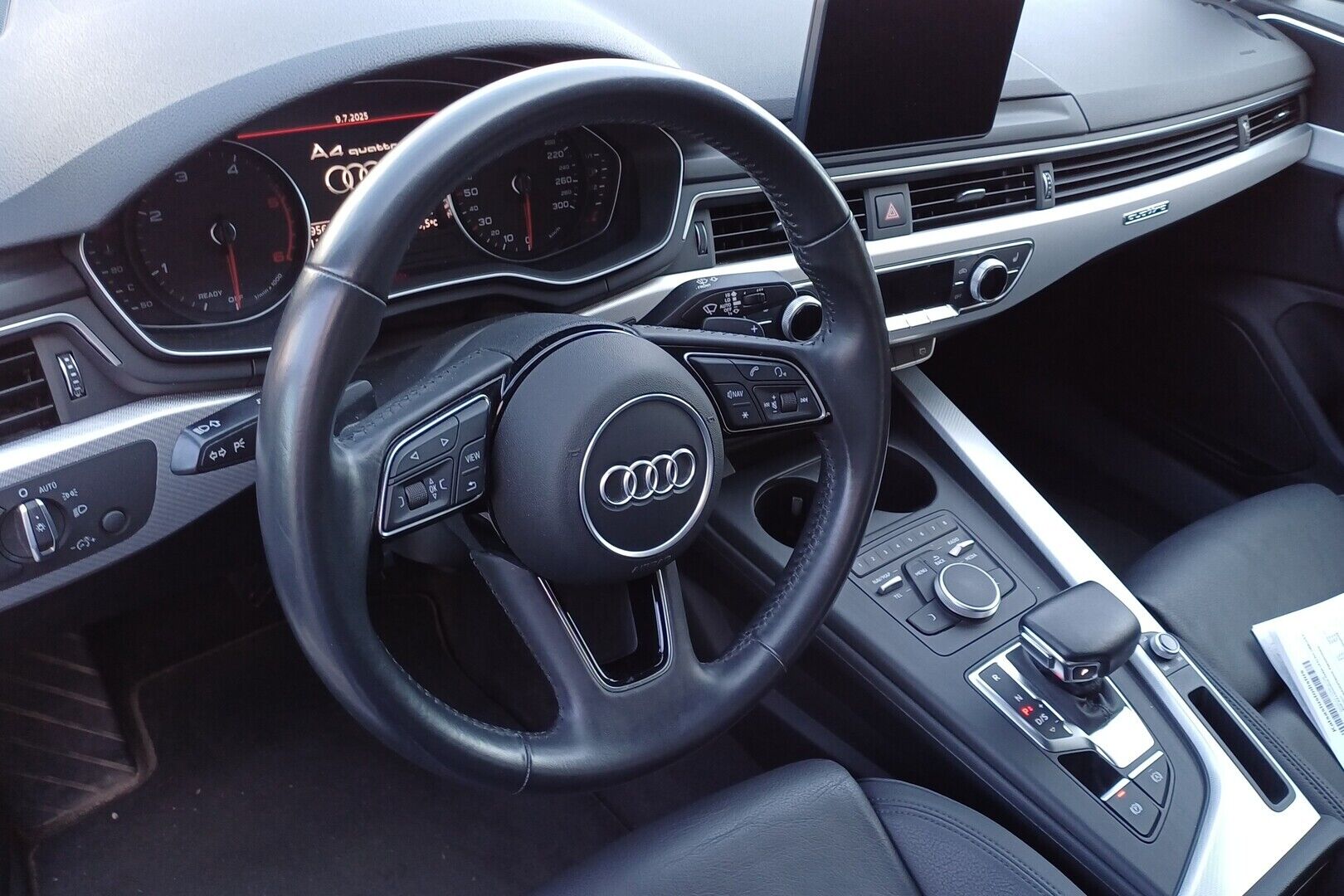 Audi A4 iso kuva 1