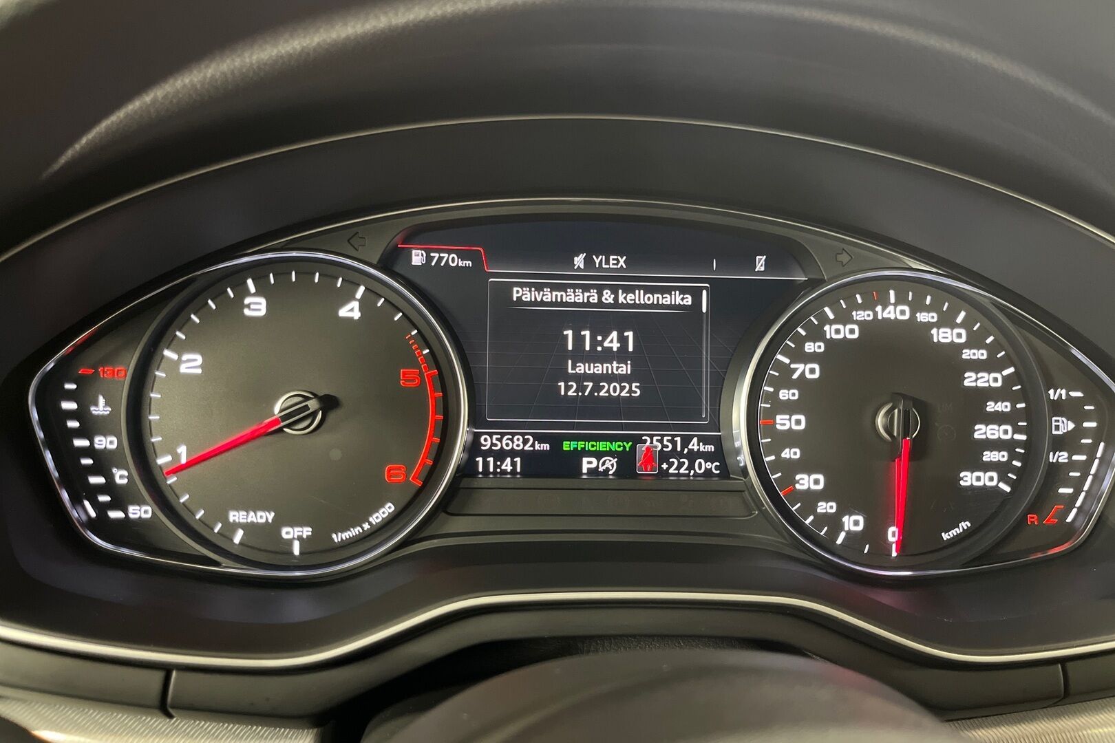 Audi A4 iso kuva 14
