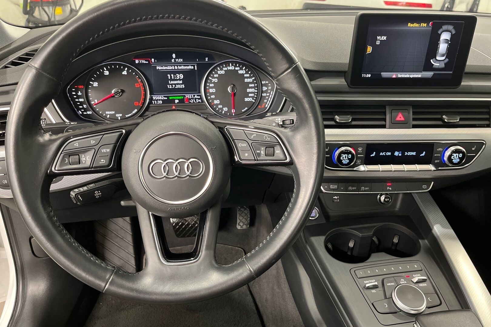 Audi A4 iso kuva 7