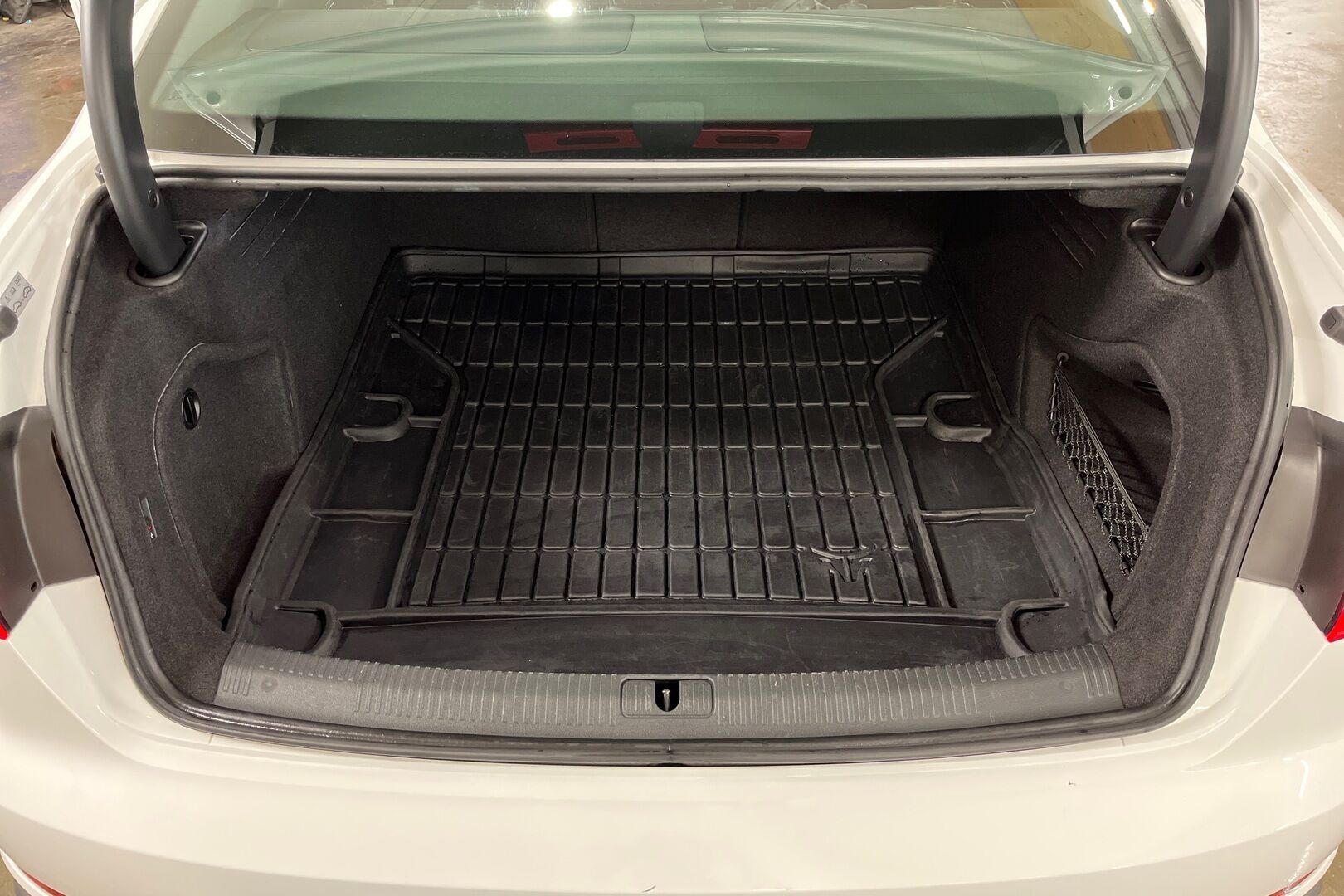 Audi A4 iso kuva 9