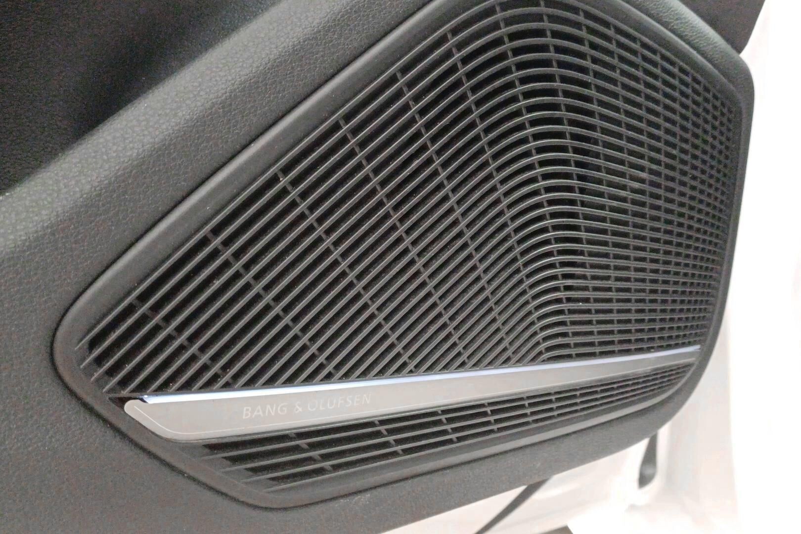 Audi A4 iso kuva 17