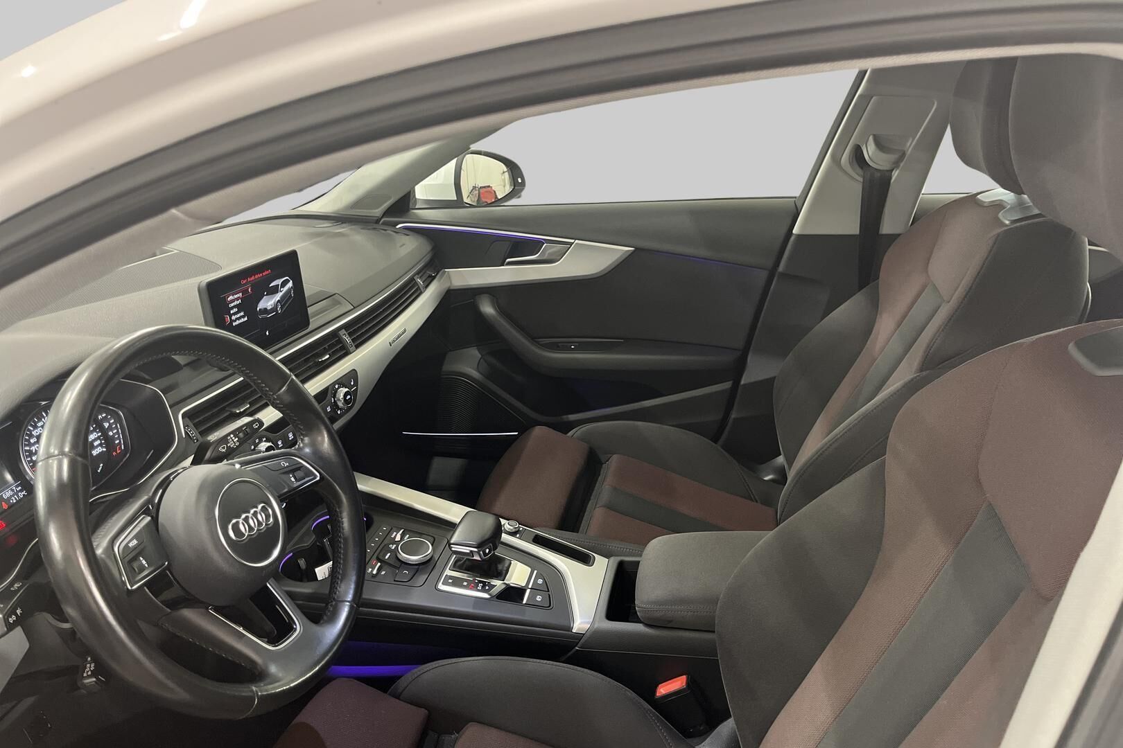Audi A4 iso kuva 16