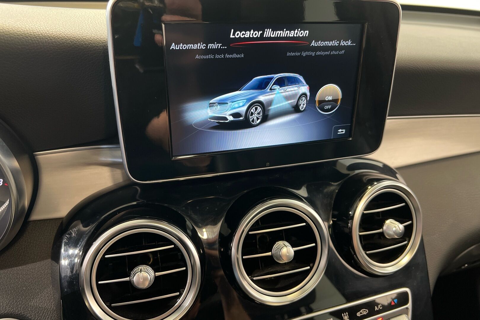 Mercedes-Benz GLC iso kuva 13