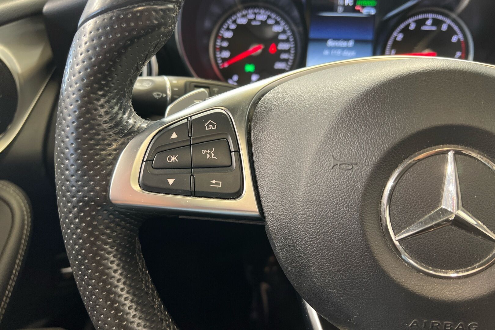 Mercedes-Benz GLC iso kuva 16
