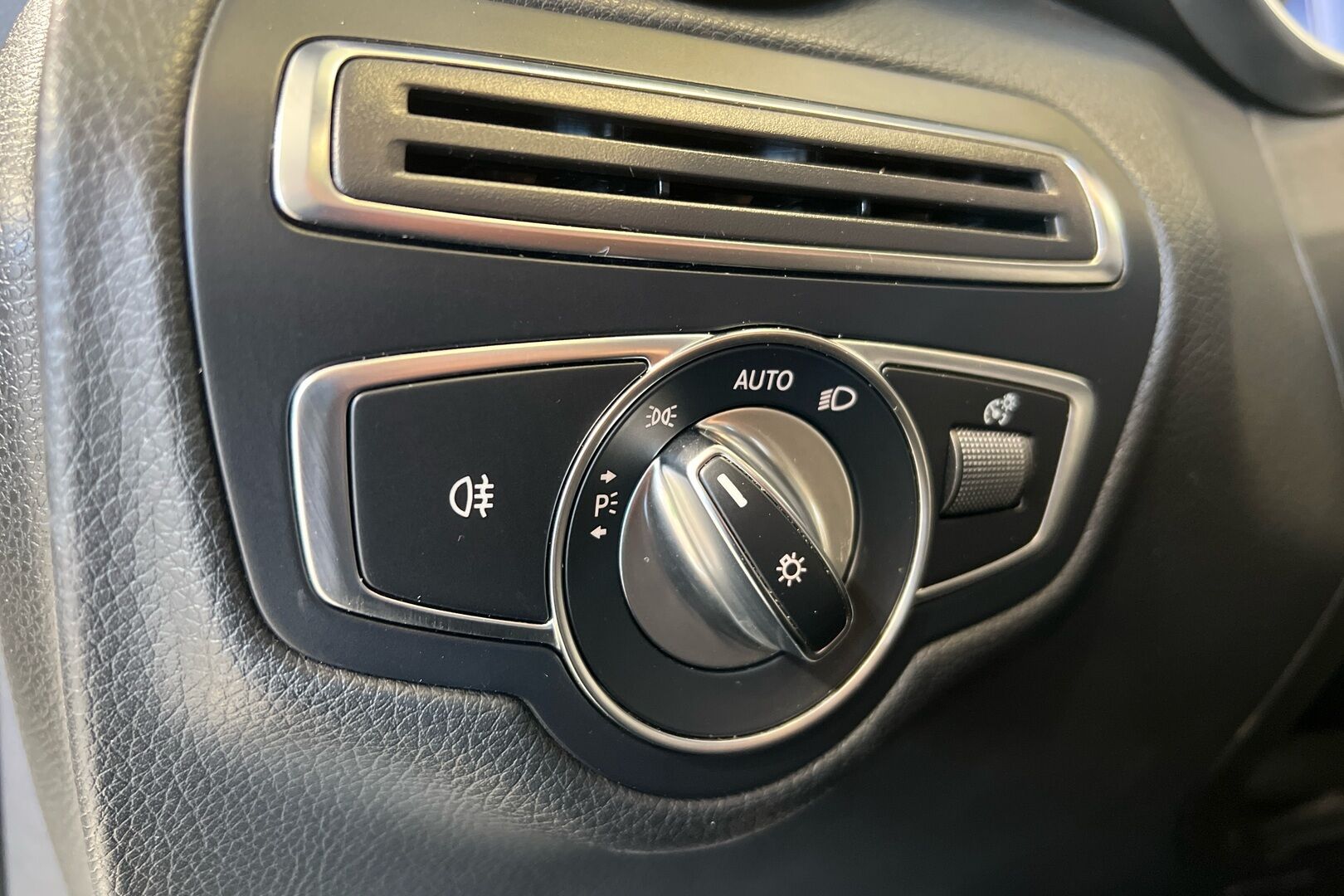 Mercedes-Benz GLC iso kuva 28