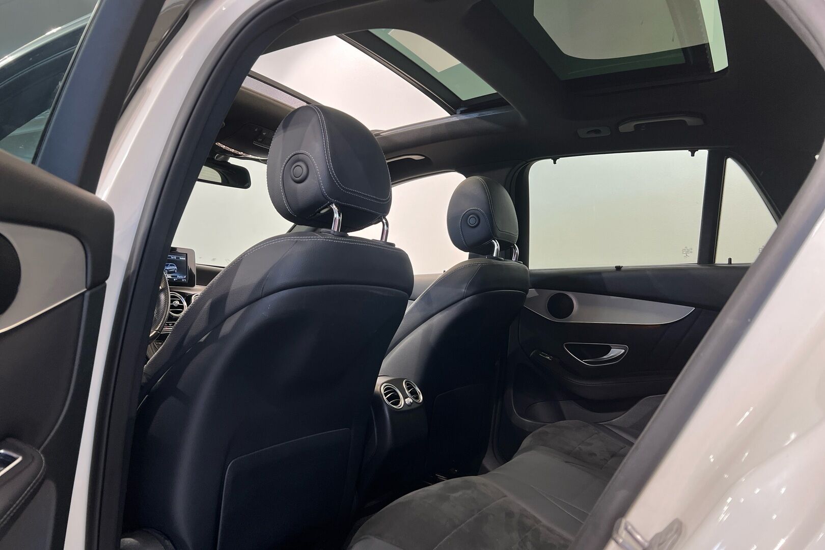 Mercedes-Benz GLC iso kuva 19