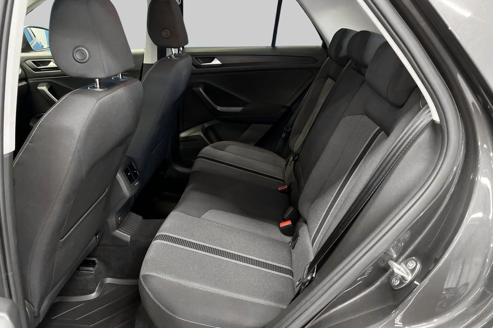 Volkswagen T-Roc iso kuva 10