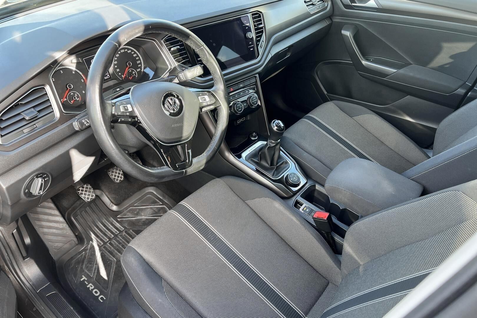 Volkswagen T-Roc iso kuva 2
