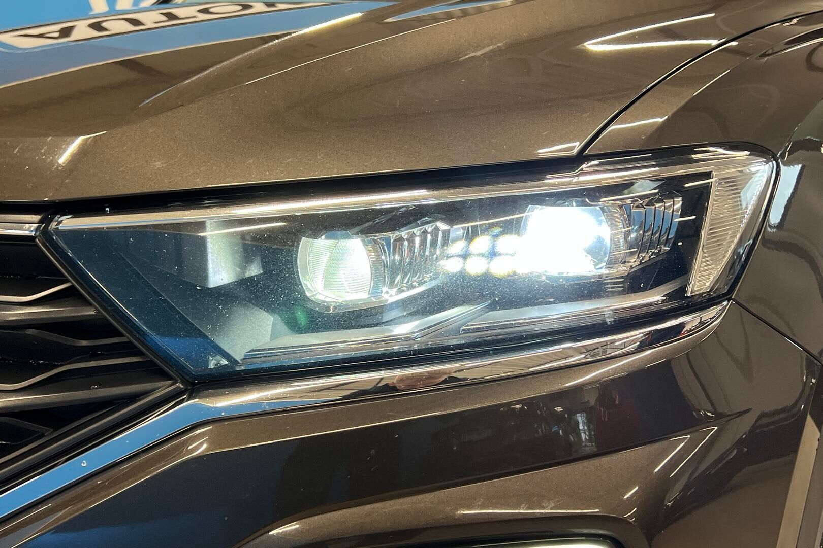 Volkswagen T-Roc iso kuva 22