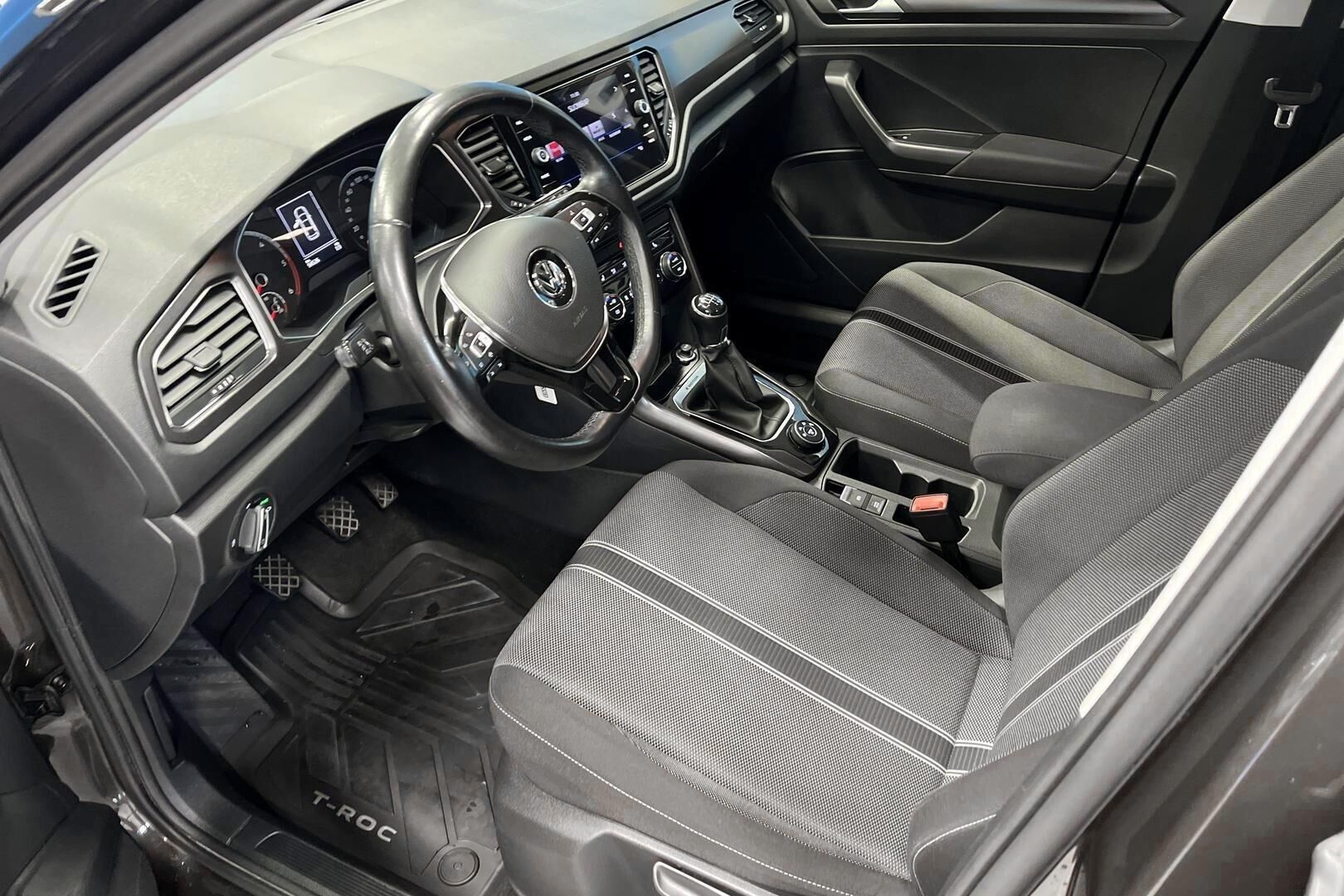 Volkswagen T-Roc iso kuva 9