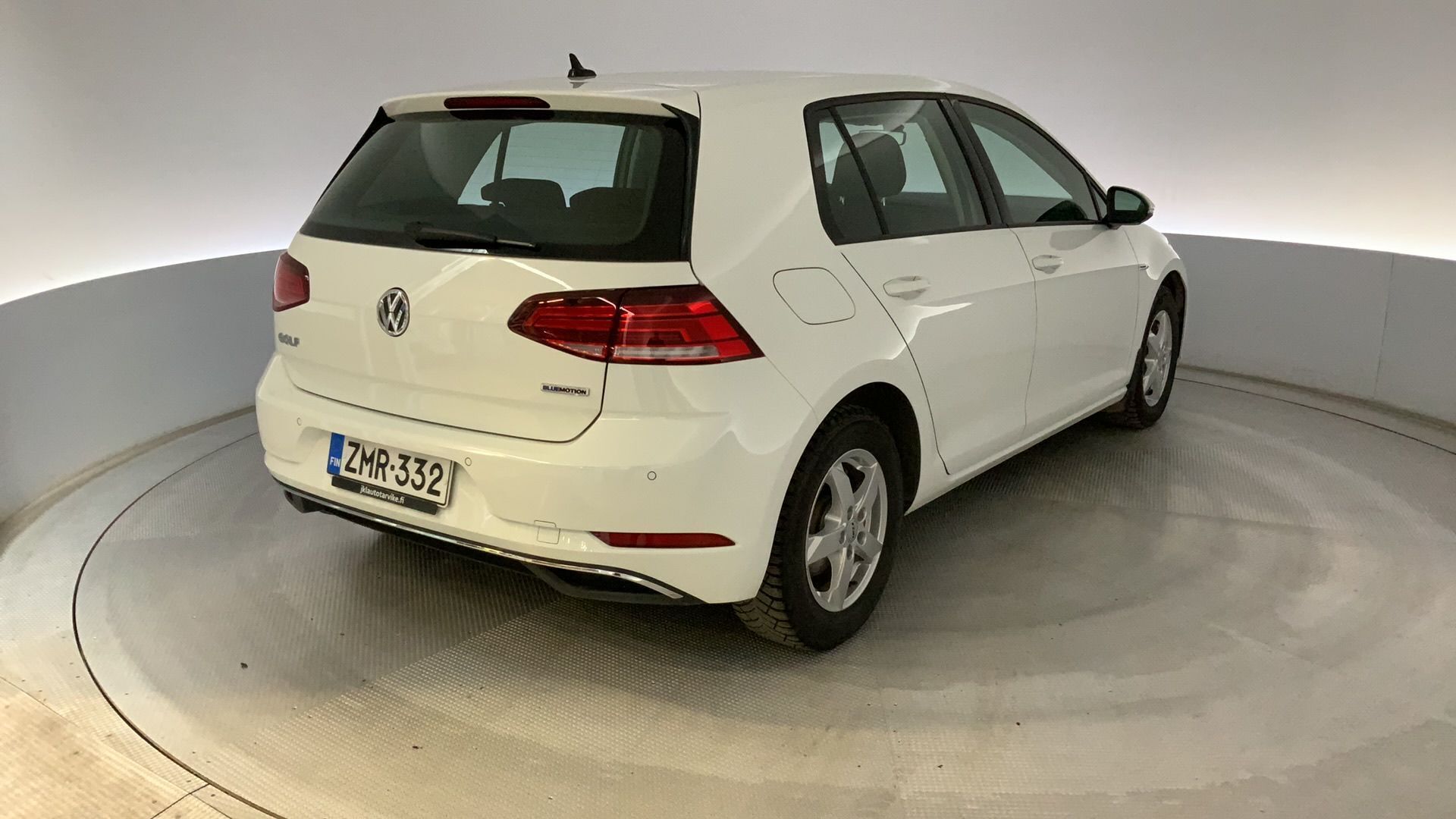 Volkswagen Golf iso kuva 1