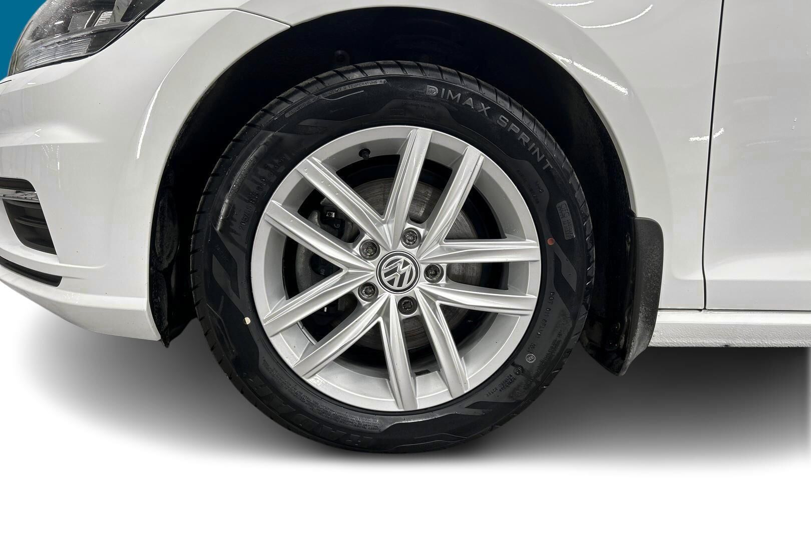 Volkswagen Golf iso kuva 12