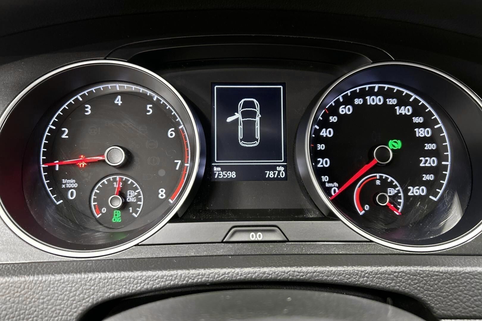 Volkswagen Golf iso kuva 18