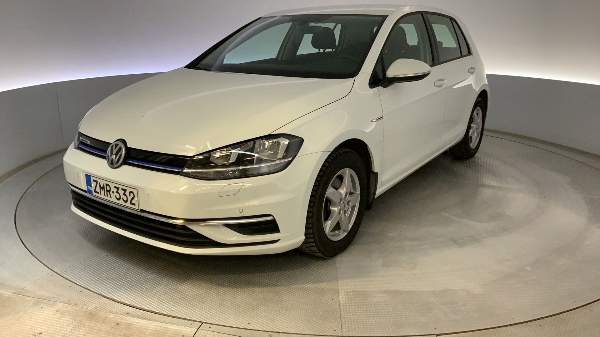 Volkswagen Golf iso kuva 0