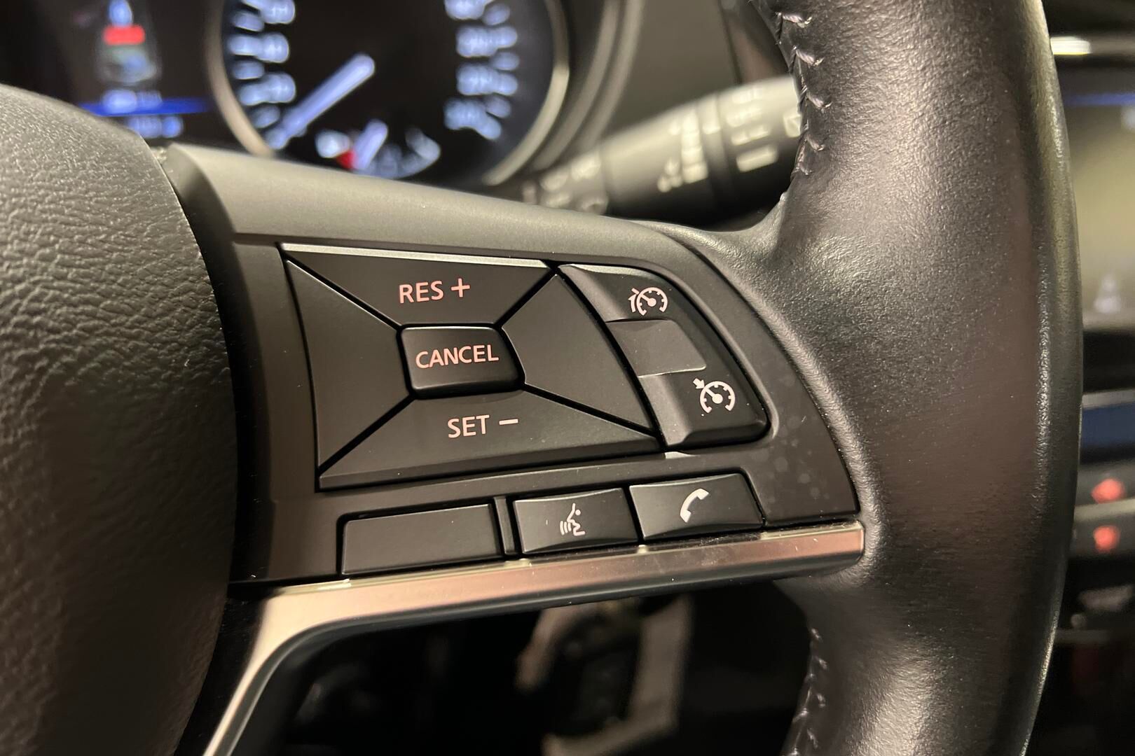 Nissan Qashqai iso kuva 16