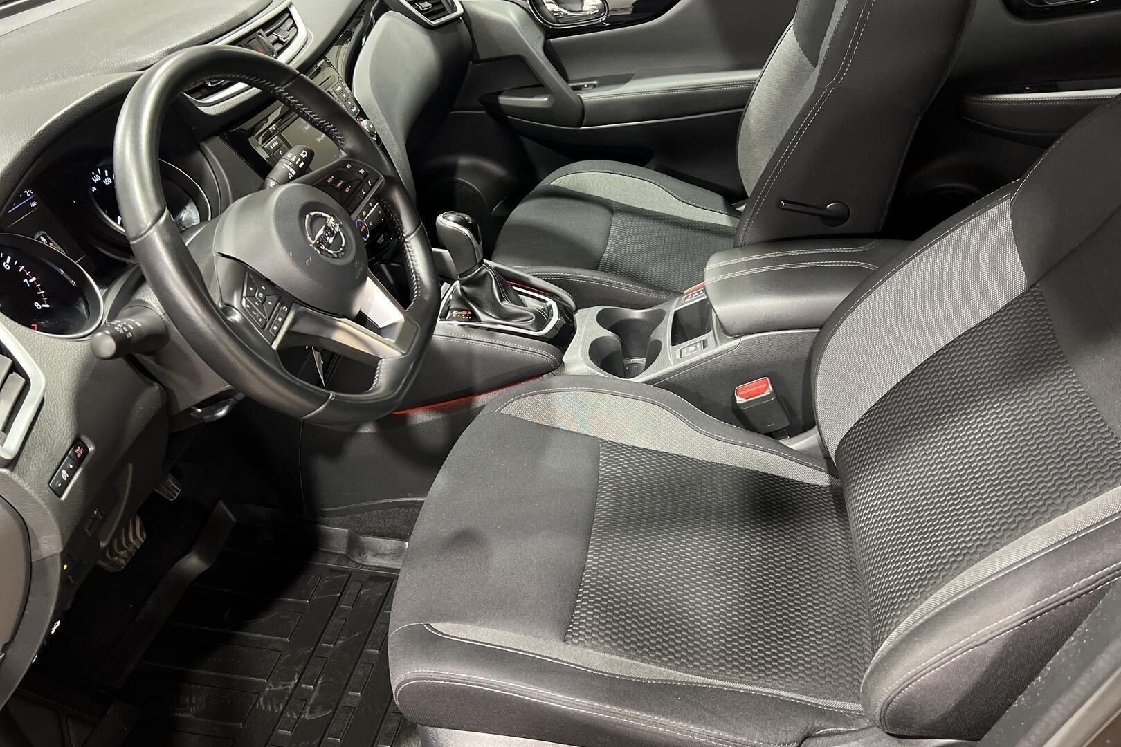 Nissan Qashqai iso kuva 9