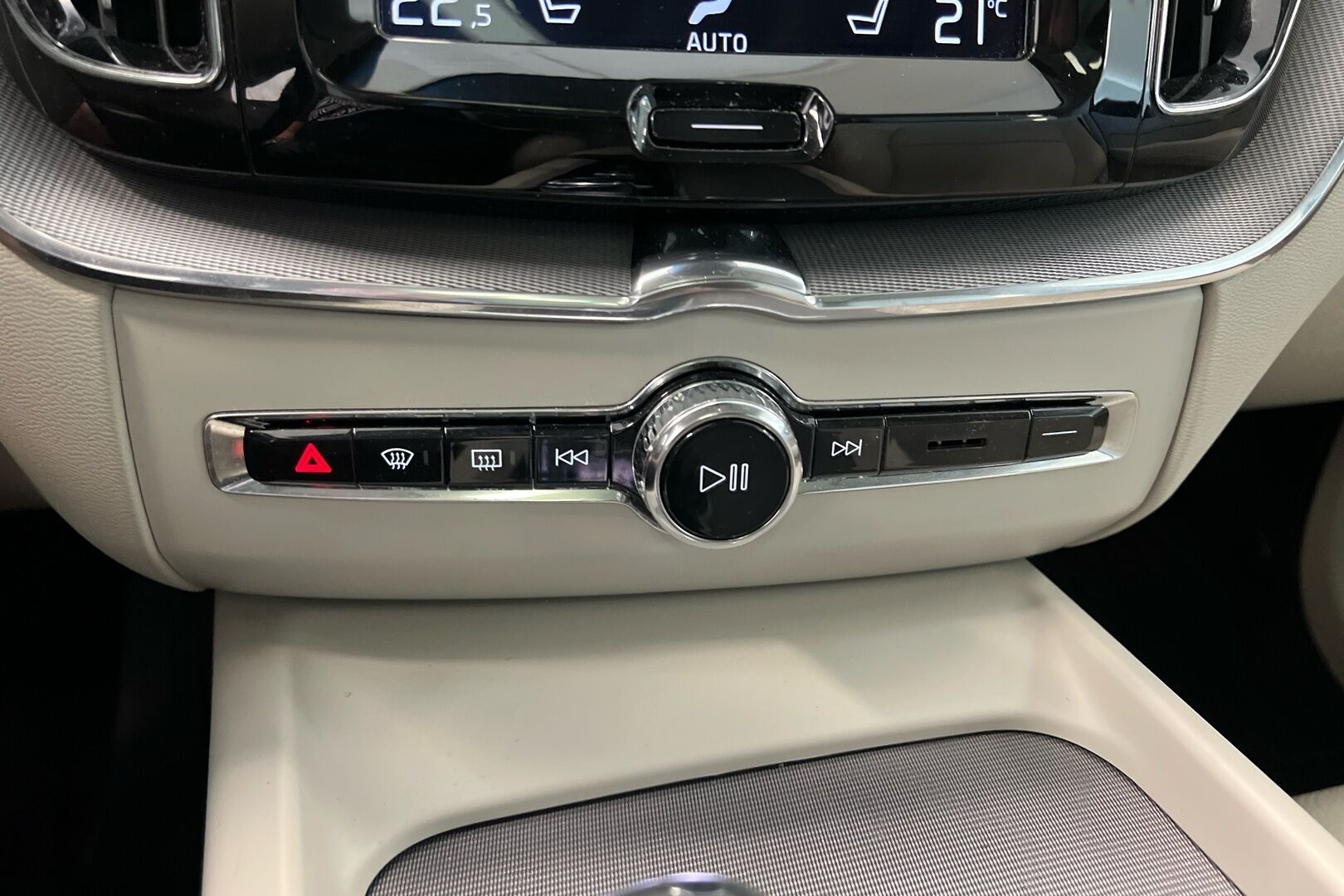 Volvo XC60 iso kuva 14