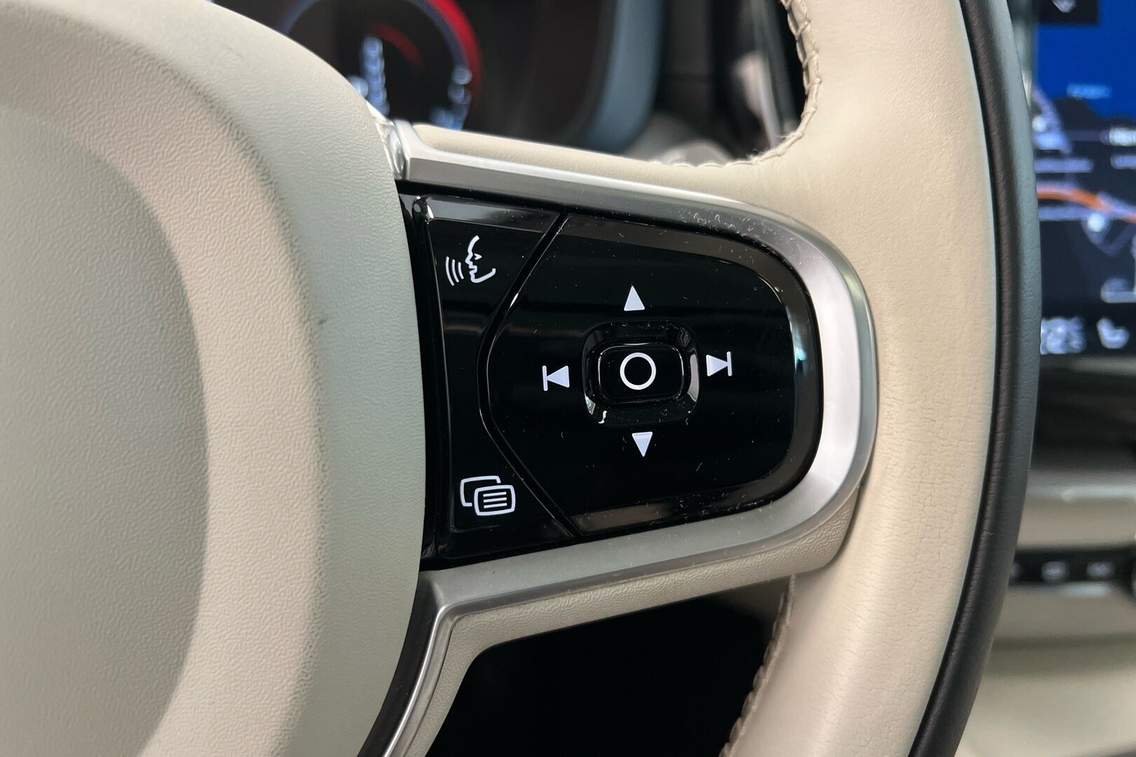 Volvo XC60 iso kuva 16
