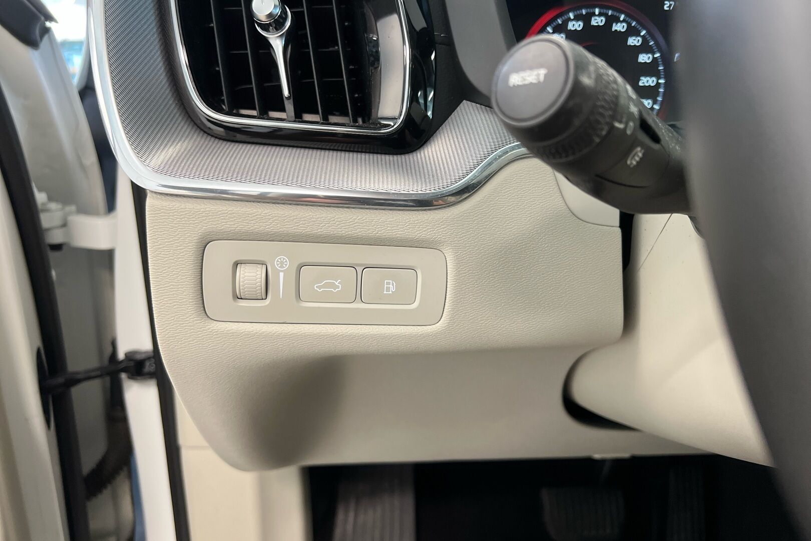 Volvo XC60 iso kuva 19