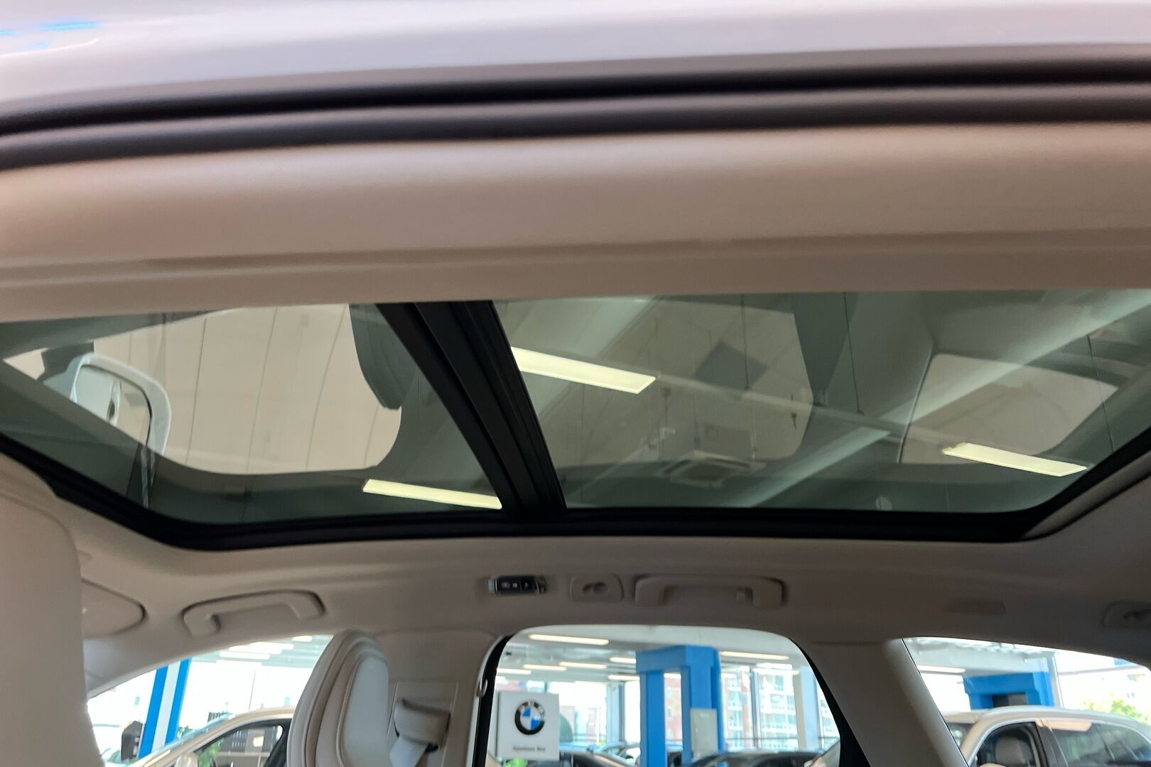 Volvo XC60 iso kuva 22