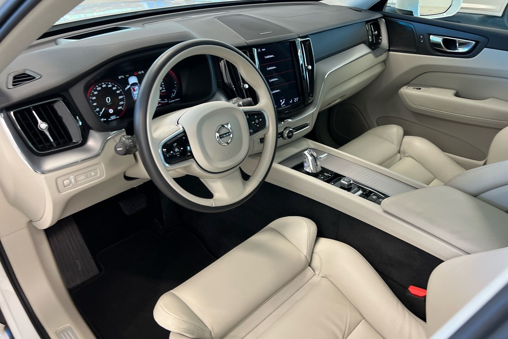 Volvo XC60 iso kuva 7