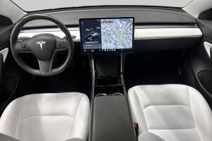 Tesla Model 3 esikatselu 11