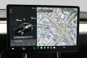 Tesla Model 3 esikatselu 14