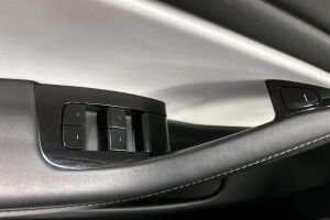 Tesla Model 3 esikatselu 16