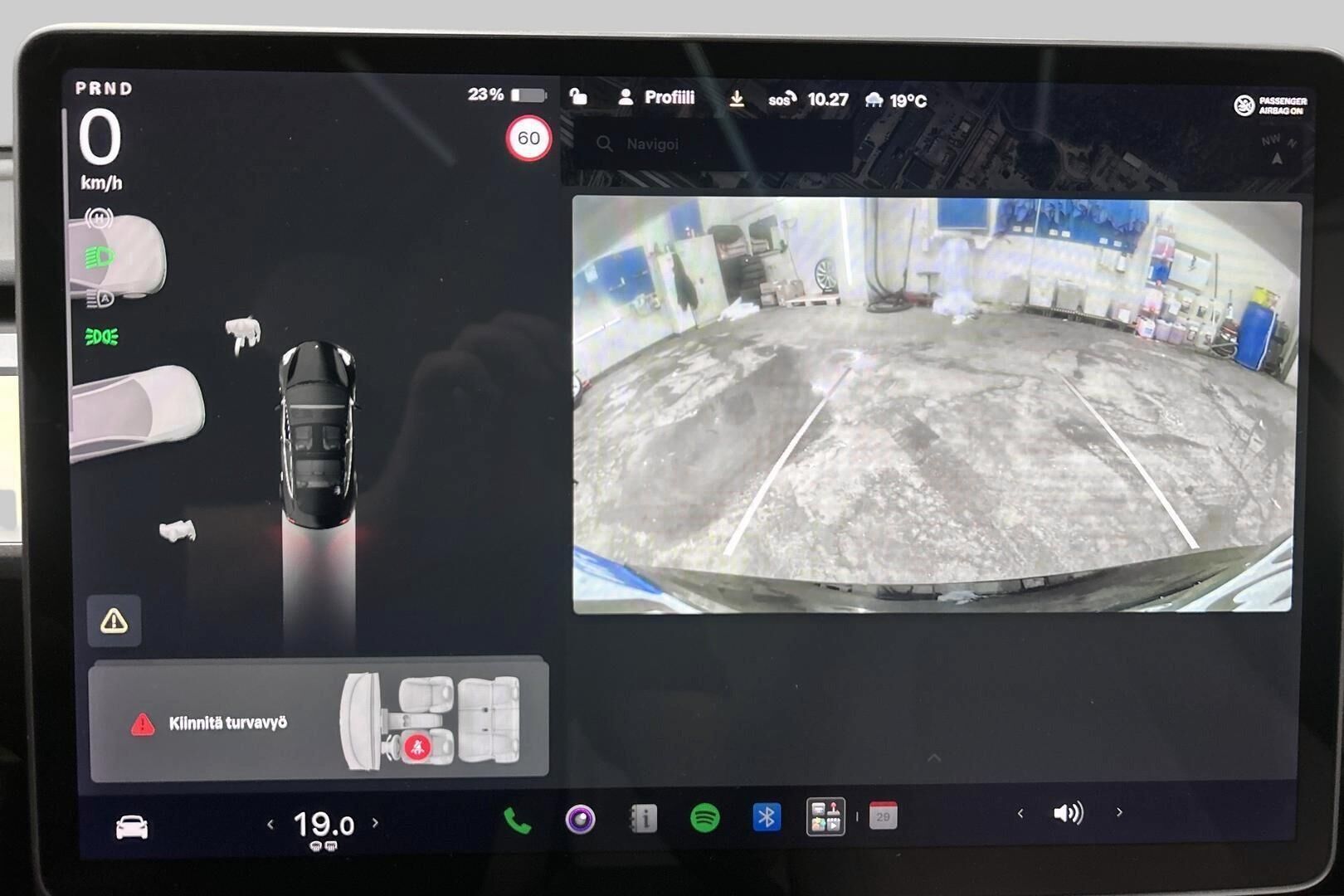Tesla Model 3 iso kuva 17