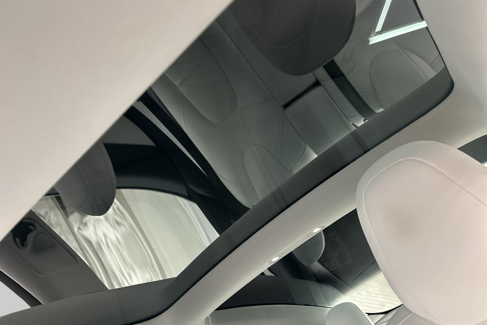 Tesla Model 3 iso kuva 18