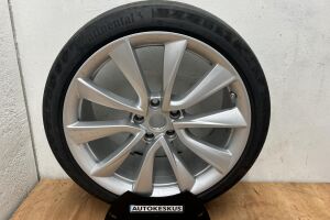 Tesla Model 3 esikatselu 19