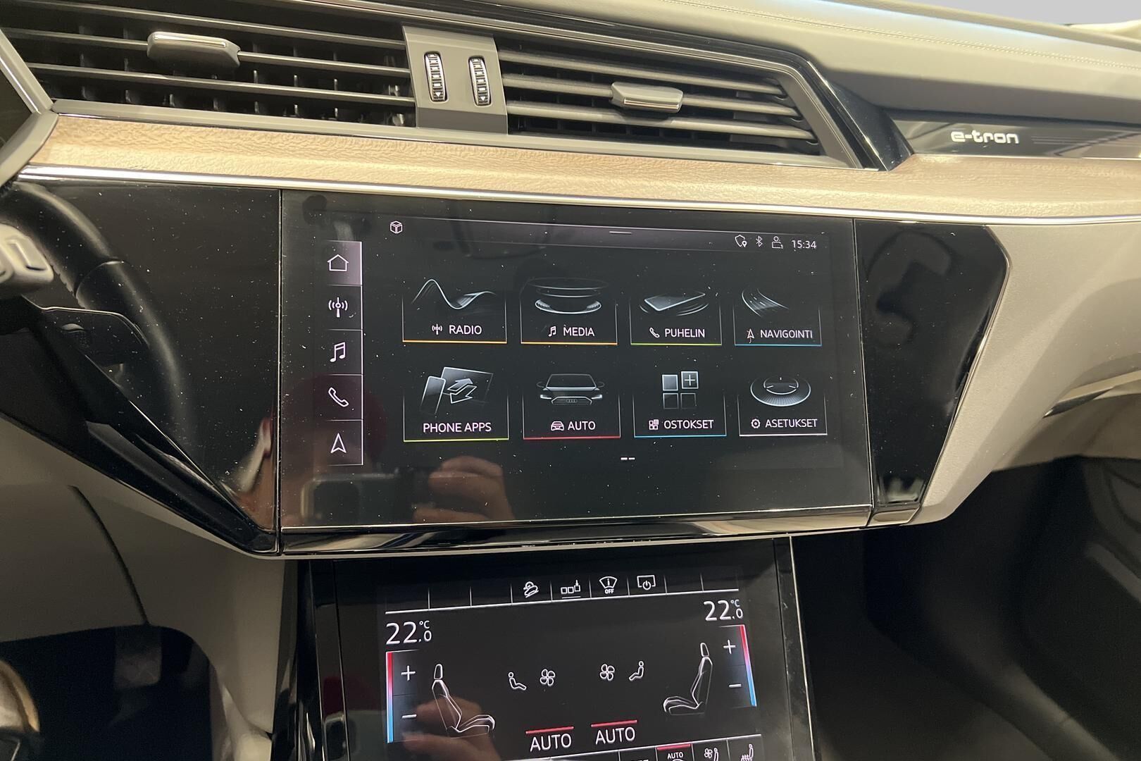 Audi e-tron iso kuva 17